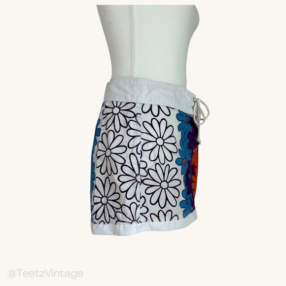 SOLD - Y2K FLOWER POWER SKIRT - Picture 2 of 6